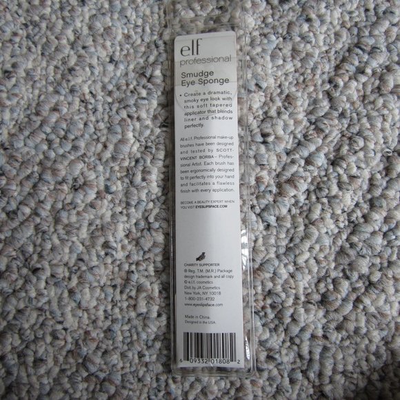 elf Smudge Eye Sponge - Picture 4 of 5